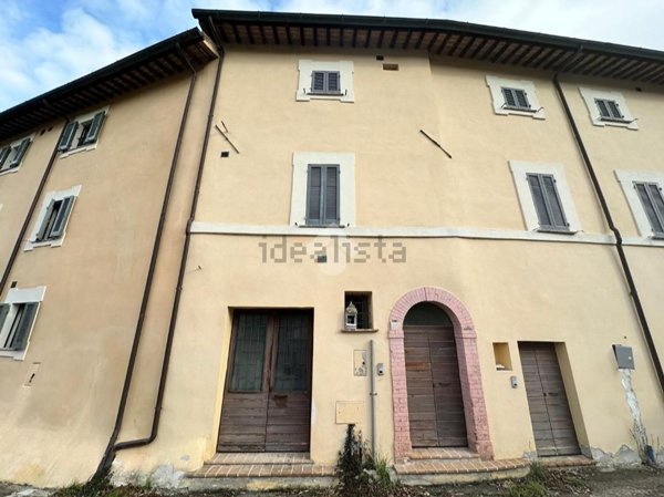 appartamento in vendita a Foligno in zona Camino