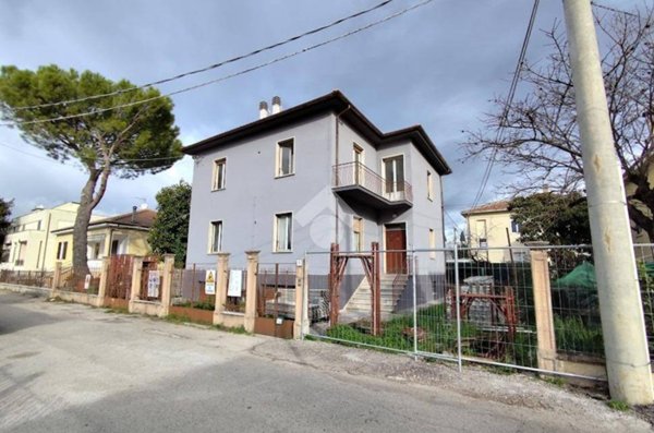 casa indipendente in vendita a Foligno in zona Camino