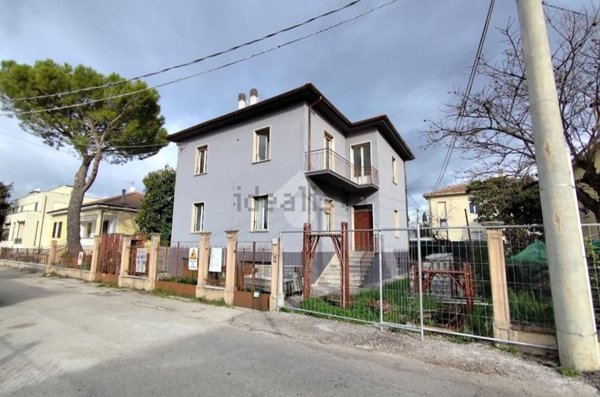 casa indipendente in vendita a Foligno in zona Camino