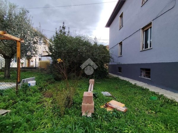 casa indipendente in vendita a Foligno in zona Fondi