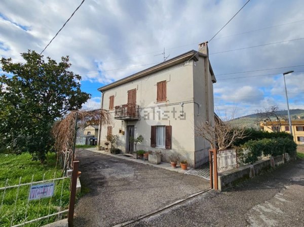 casa indipendente in vendita a Foligno