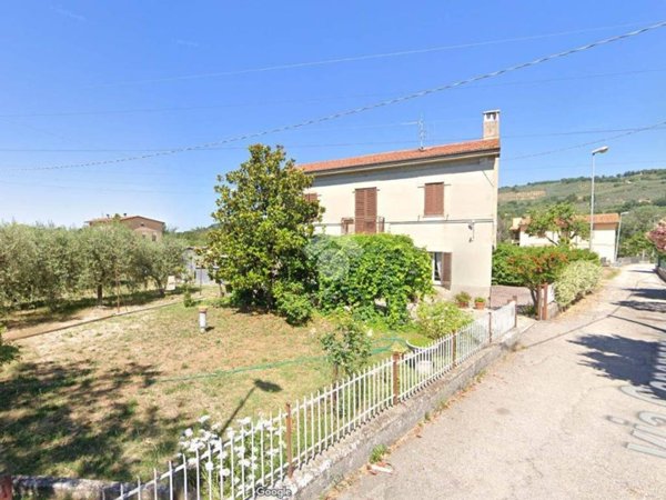 casa indipendente in vendita a Foligno
