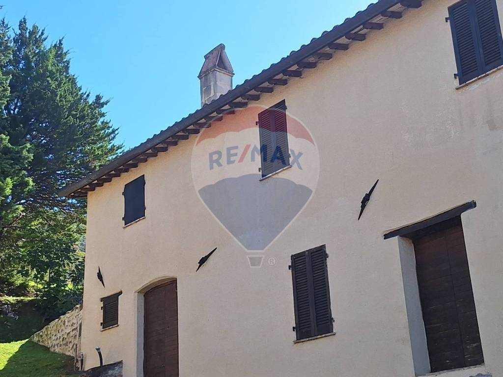 appartamento in vendita a Foligno in zona Ravignano