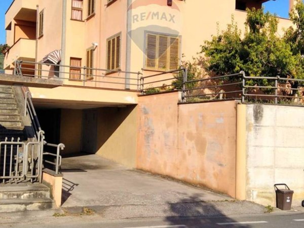 casa indipendente in vendita a Foligno in zona Camino