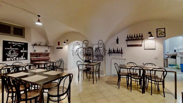 locale commerciale in vendita a Foligno