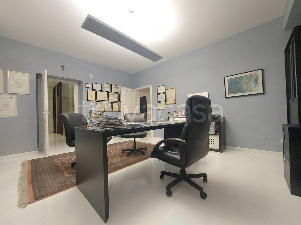 ufficio in vendita a Foligno