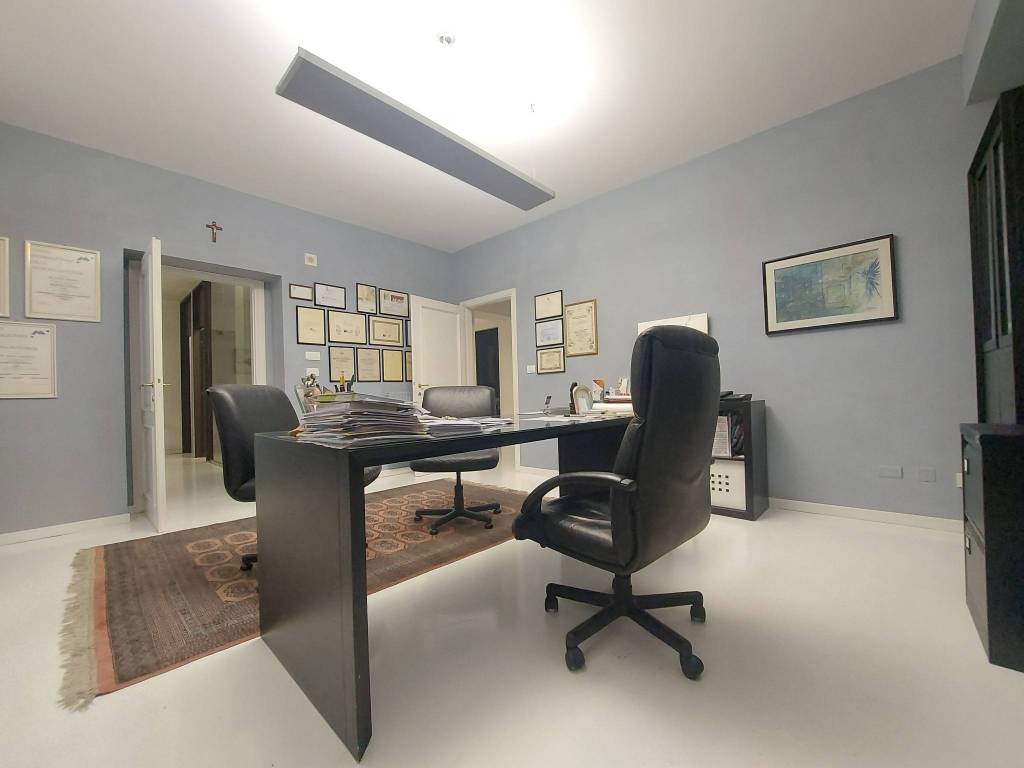 ufficio in vendita a Foligno