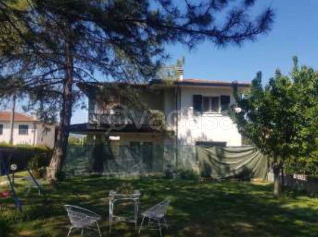 casa indipendente in vendita a Foligno