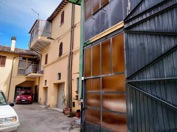casa indipendente in vendita a Foligno in zona Sant'Eraclio