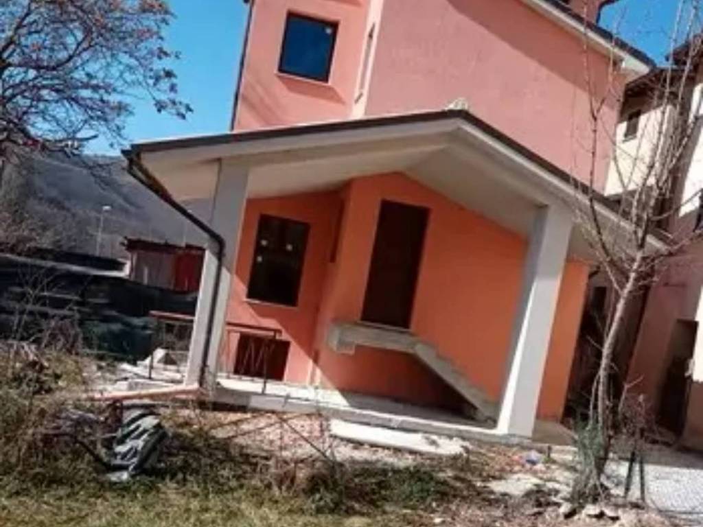 casa indipendente in vendita a Foligno in zona Annifo