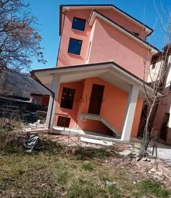casa indipendente in vendita a Foligno in zona Annifo