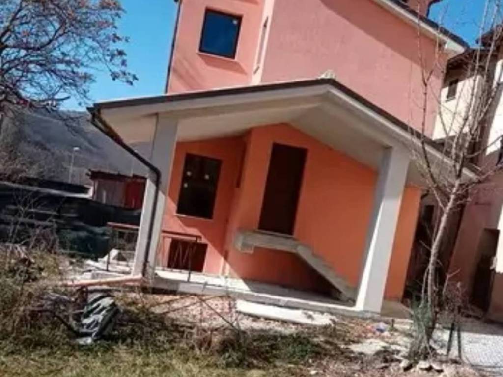 casa indipendente in vendita a Foligno in zona Annifo