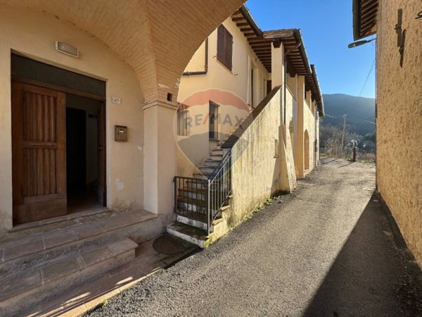 casa semindipendente in vendita a Foligno in zona Pale