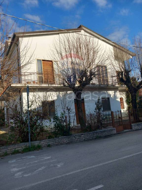 casa indipendente in vendita a Foligno in zona Camino