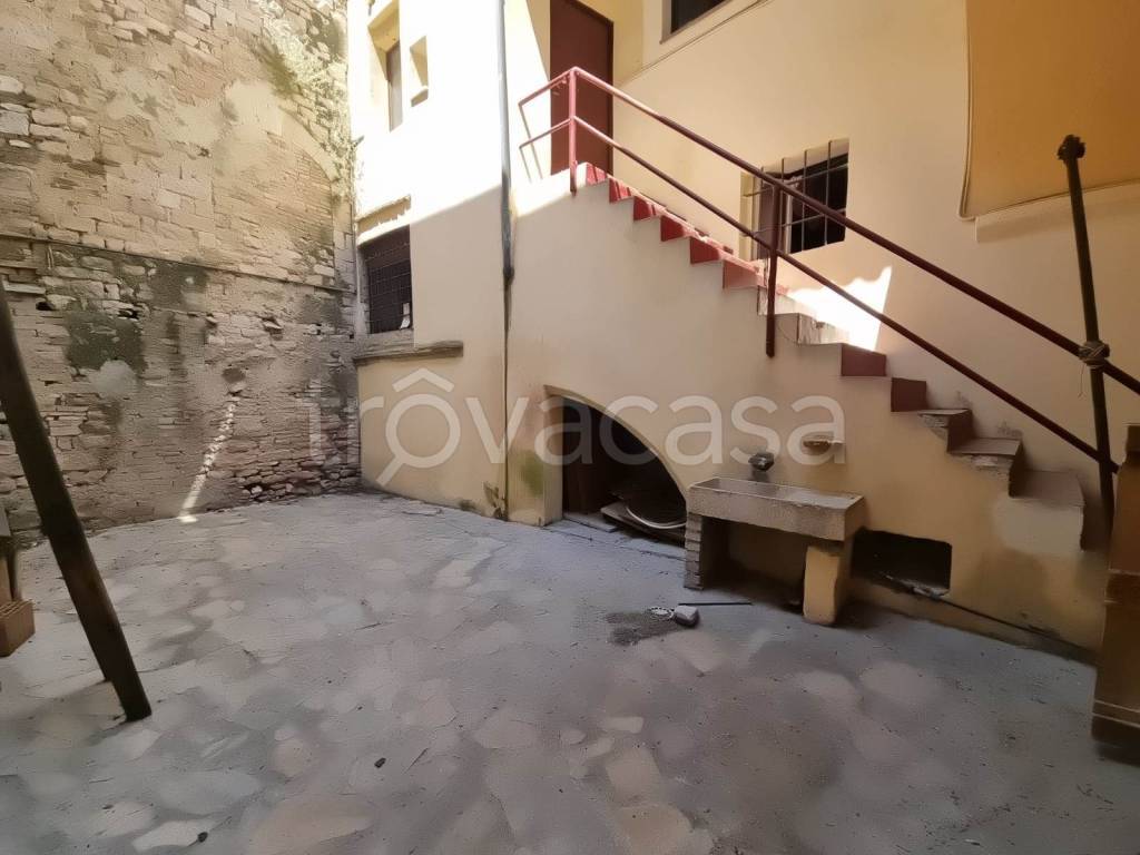 appartamento in vendita a Foligno in zona Camino