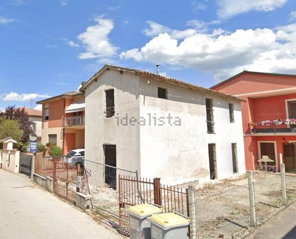pentavano in vendita a Foligno
