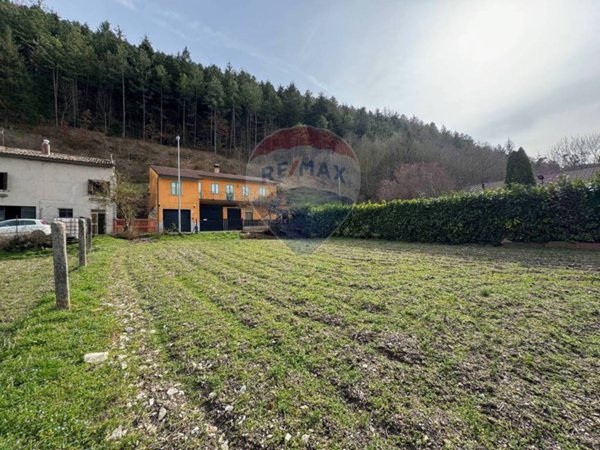 casa indipendente in vendita a Foligno in zona Colfiorito