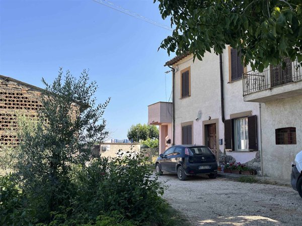 appartamento in vendita a Foligno in zona Budino