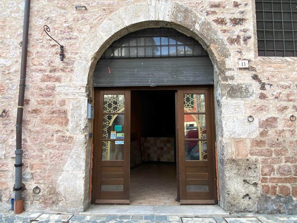 negozio in vendita a Foligno