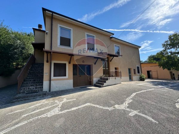 casa indipendente in vendita a Foligno in zona Colle San Giovanni