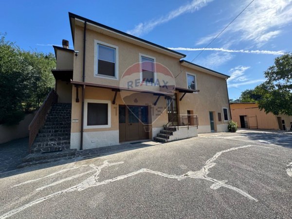casa indipendente in vendita a Foligno in zona Colle San Giovanni