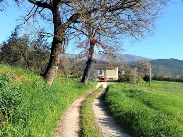 casa indipendente in vendita a Foligno in zona Sant'Eraclio