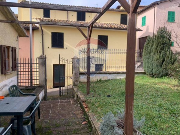 casa indipendente in vendita a Foligno in zona Colfiorito