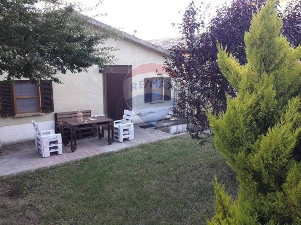 intera palazzina in vendita a Foligno in zona Colfiorito