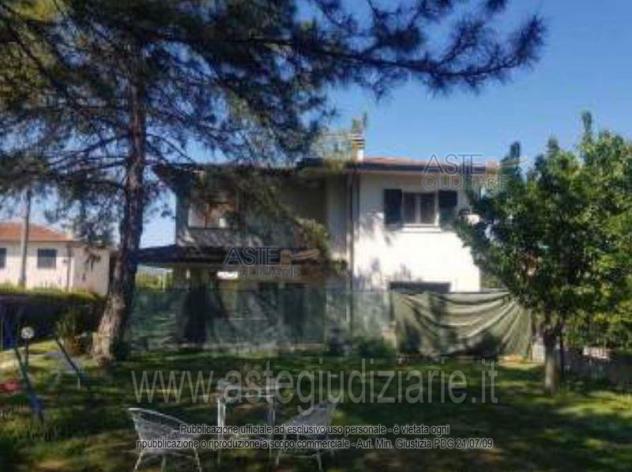 casa indipendente in vendita a Foligno