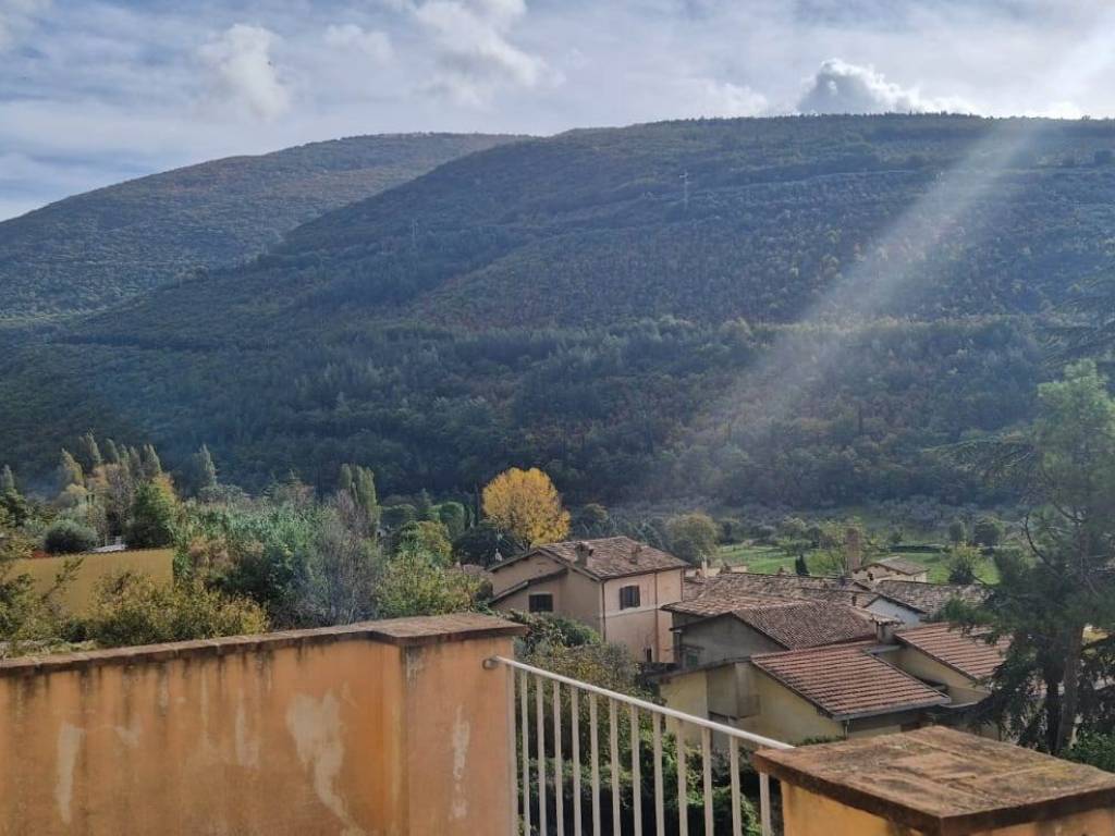 casa indipendente in vendita a Foligno