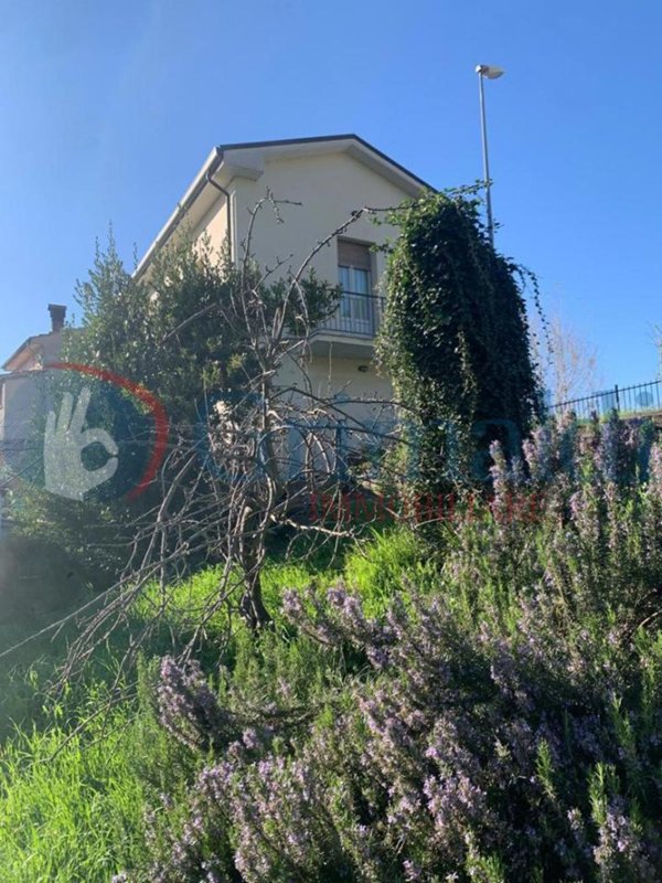 casa indipendente in vendita a Foligno