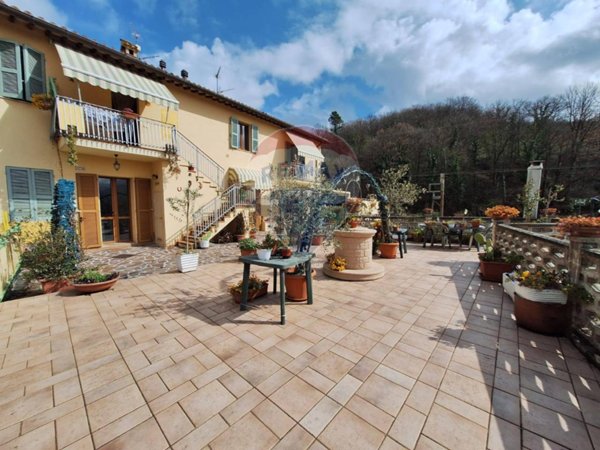 casa indipendente in vendita a Foligno in zona Camino