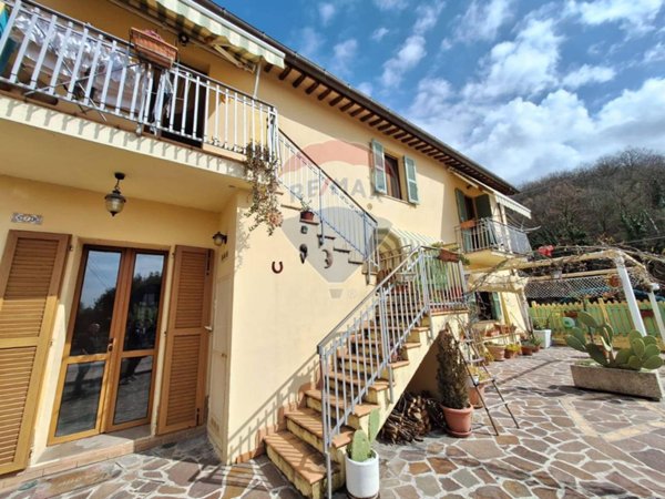 casa indipendente in vendita a Foligno in zona Camino