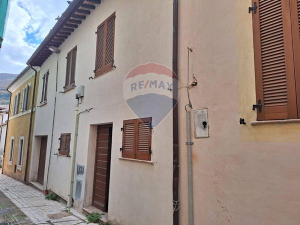 casa indipendente in vendita a Foligno in zona Belfiore