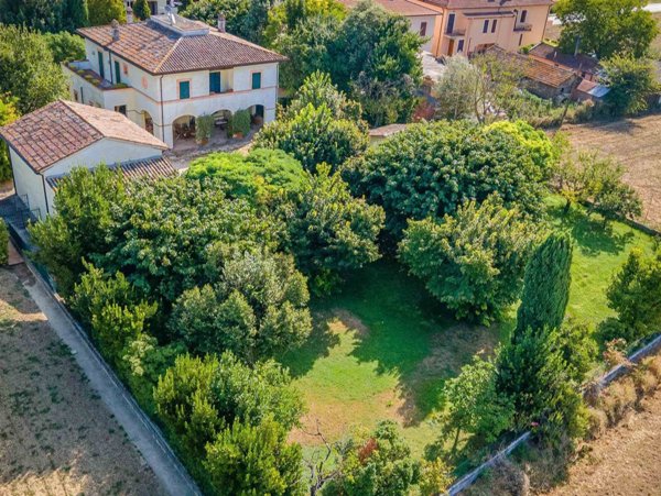casa indipendente in vendita a Foligno in zona Camino