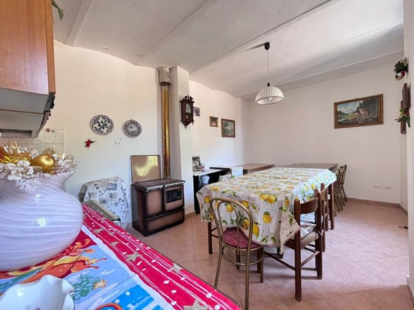 casa indipendente in vendita a Foligno