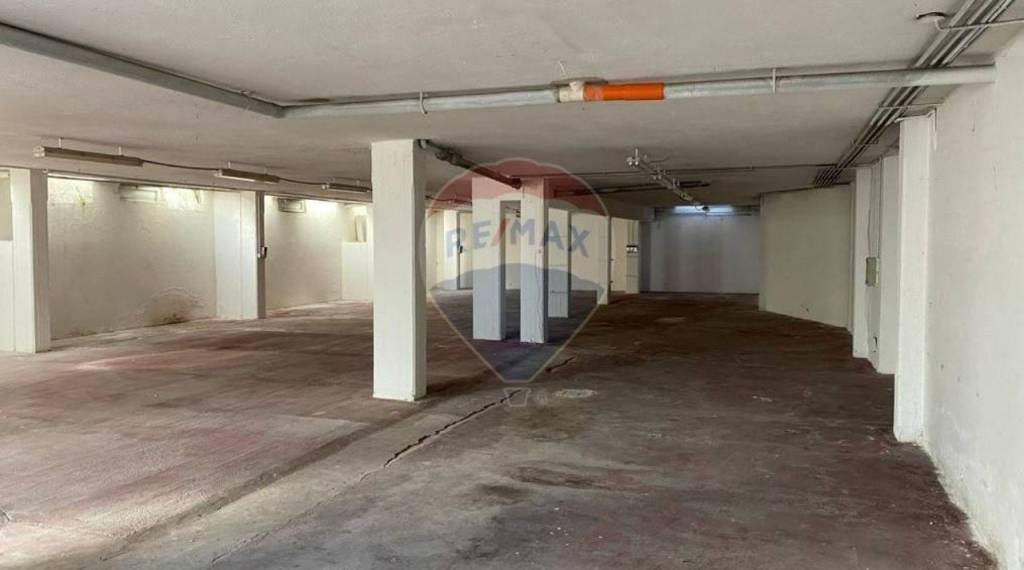 negozio in vendita a Foligno in zona Paciana