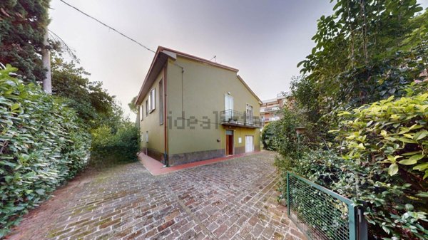 casa indipendente in vendita a Foligno in zona Fondi