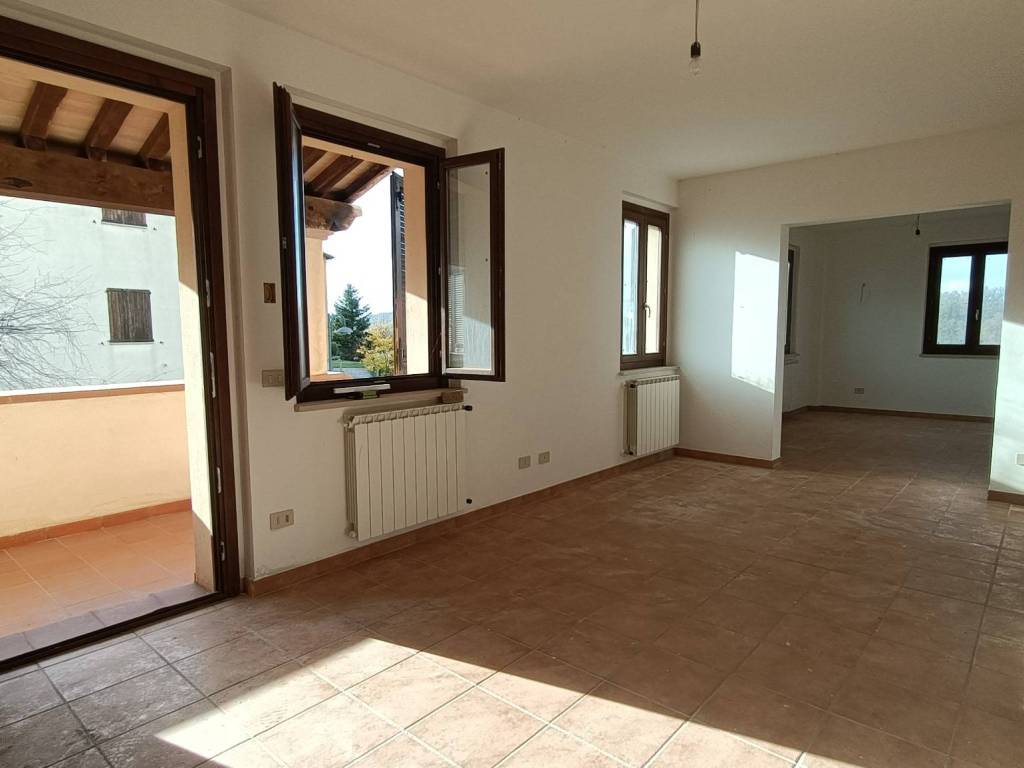 intera palazzina in vendita a Foligno in zona Verchiano