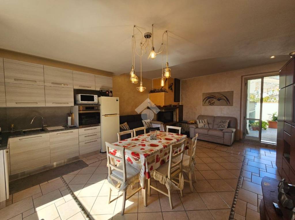 casa indipendente in vendita a Foligno in zona Sant'Eraclio