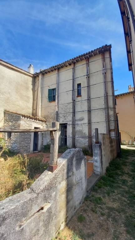 casa indipendente in vendita a Foligno