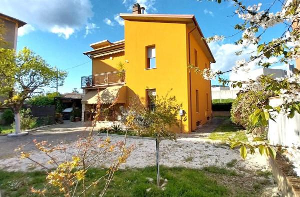 casa indipendente in vendita a Foligno in zona Camino