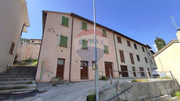 casa indipendente in vendita a Foligno in zona Annifo