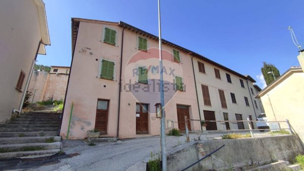 casa indipendente in vendita a Foligno in zona Annifo