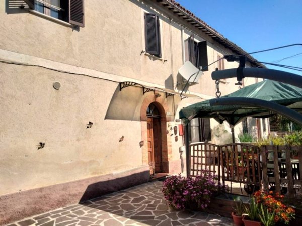 casa indipendente in vendita a Foligno