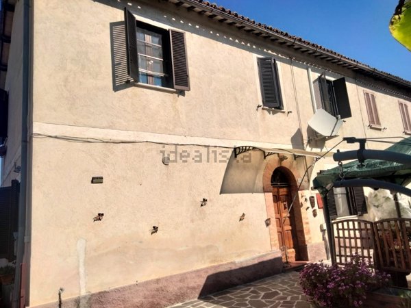 casa indipendente in vendita a Foligno