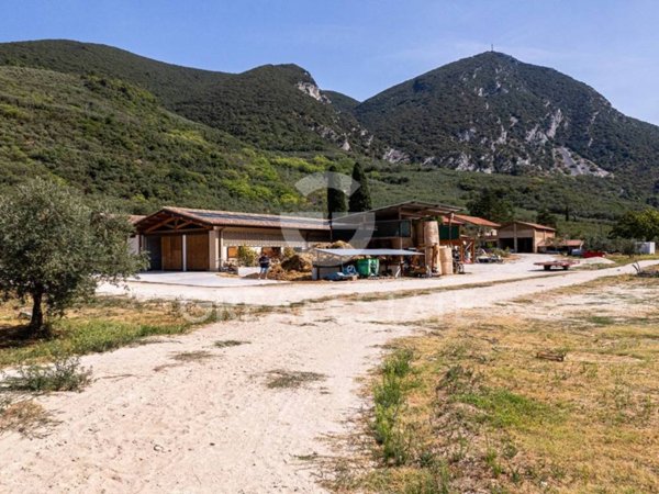 casa indipendente in vendita a Foligno in zona Belfiore