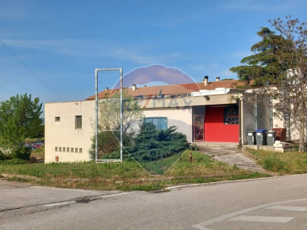 negozio in vendita a Foligno