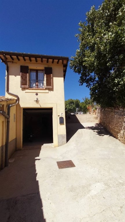casa indipendente in vendita a Foligno in zona Sant'Eraclio
