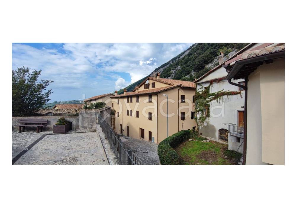 appartamento in vendita a Foligno in zona Pale
